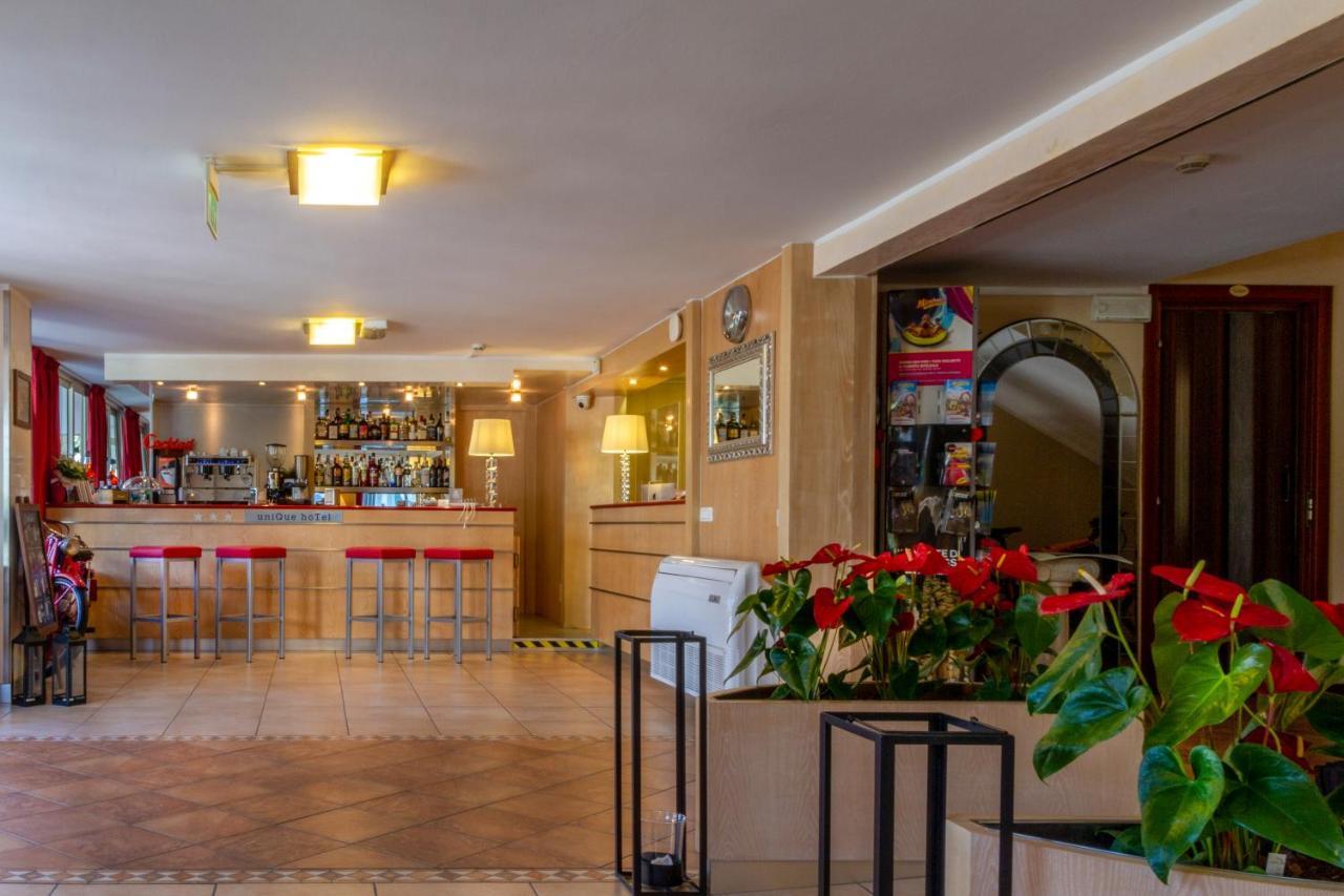 Unique Hotel チェゼナーティコ エクステリア 写真